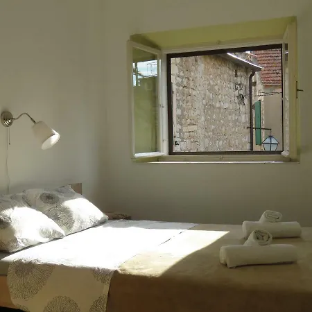 House In The Heart Of Stari Grad Гостевой дом *