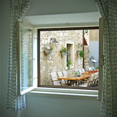 House In The Heart Of Stari Grad Гостевой дом Стари Град
